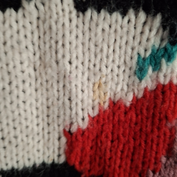 Vintage Silver Unicorn black and white houndstooth sweater / Floral Design - Picture 2 of 5